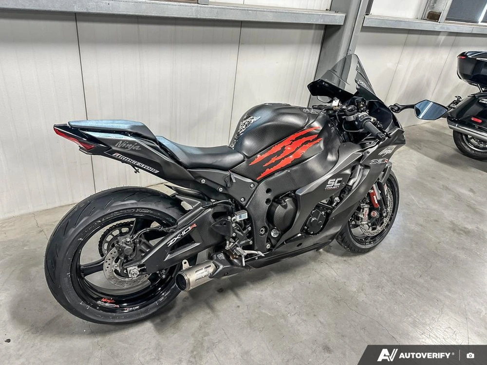 2022 Kawasaki Zx10r alt