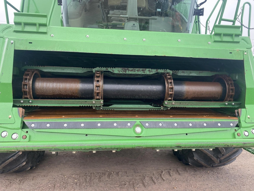 2023 John Deere T670 alt