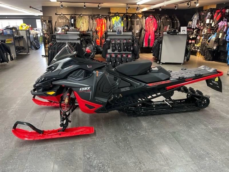 Lynx Brutal Re 15'' 900 Ace Turbo R Powdermax 2.5'' E.s. W/ 10.25'' Touchscreen 2026 alt