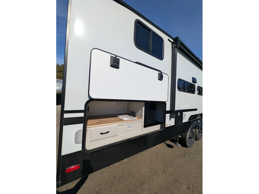 2026 Coachmen Chaparral 274bh alt