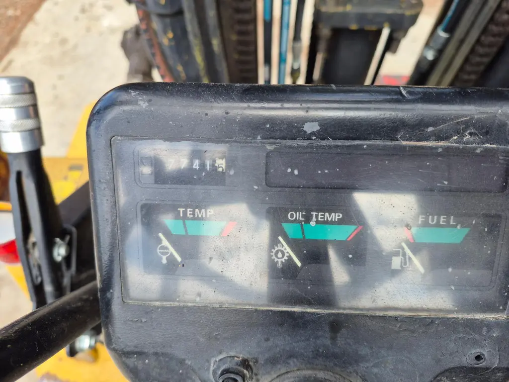 2000 Mitsubishi FG25