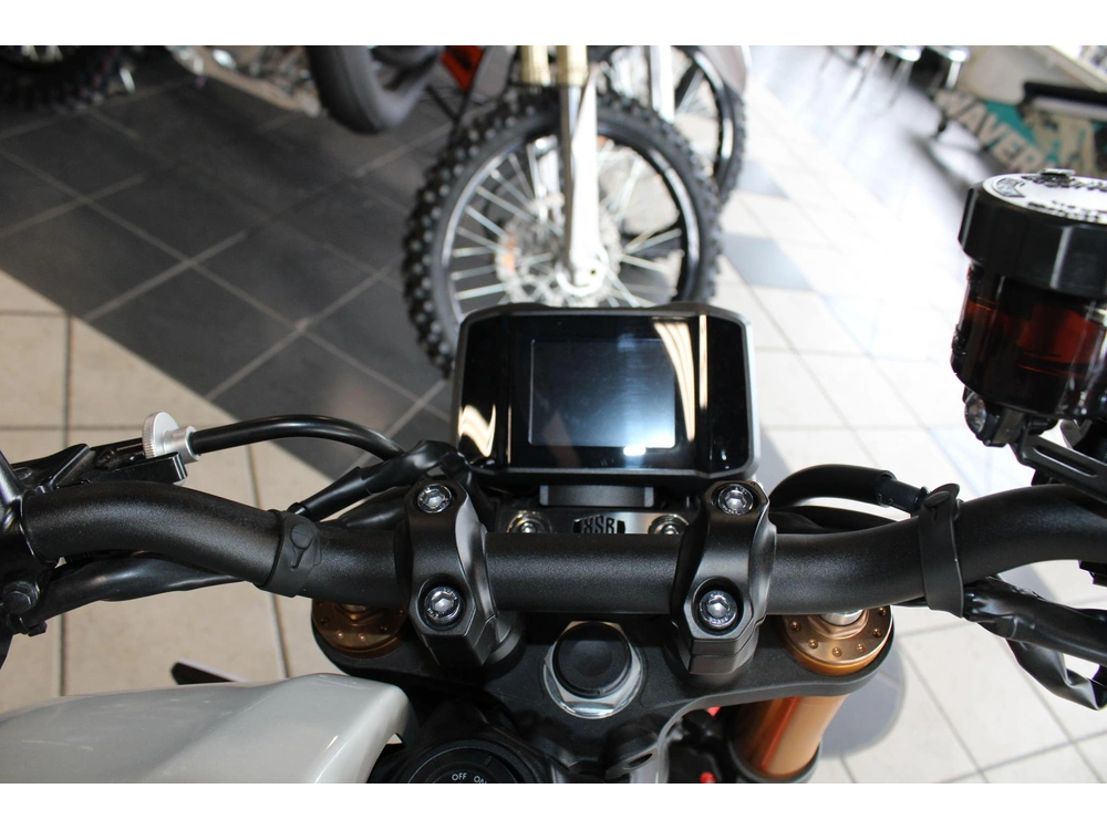 2024 Yamaha Xsr 900 alt