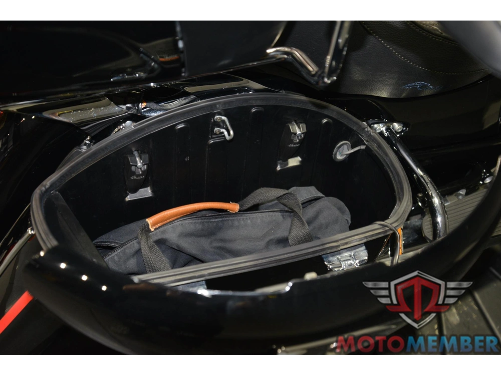 2017 Indian Motorcycle Roadmaster alt