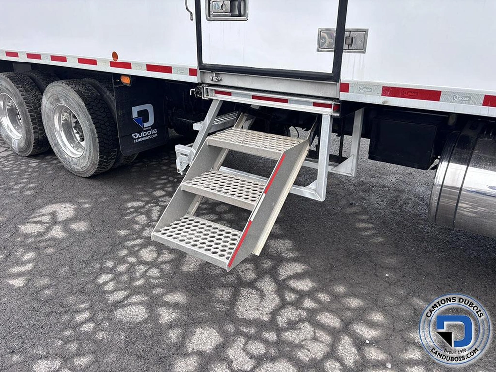2019 Freightliner M2-106 alt