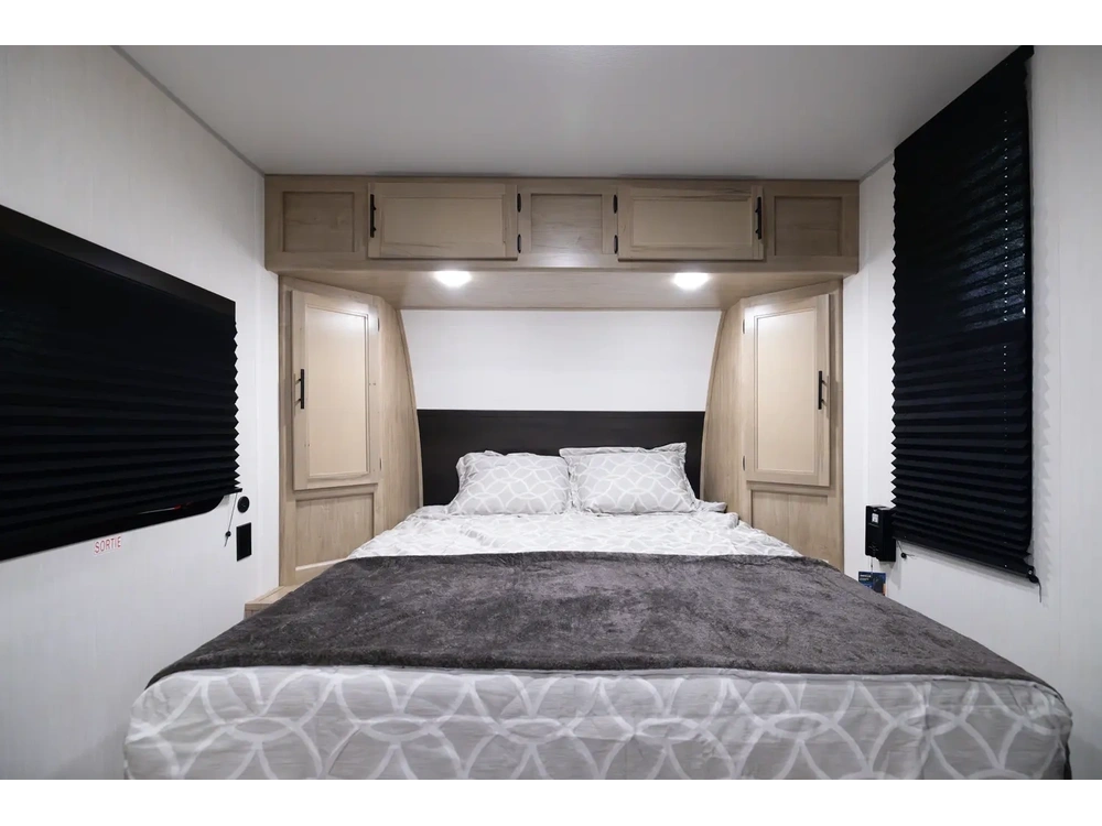 Cherokee 16fqw Wolf Pup 2026 alt