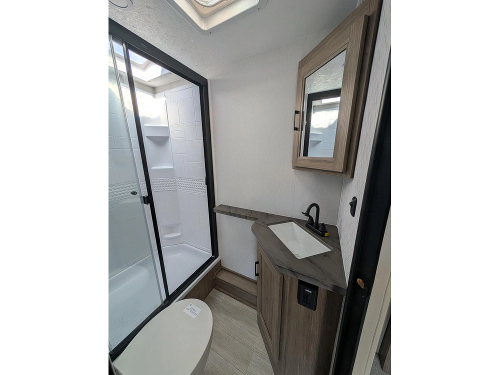 Coachmen Freedom Express Ultra Lite 245rks 2026 alt