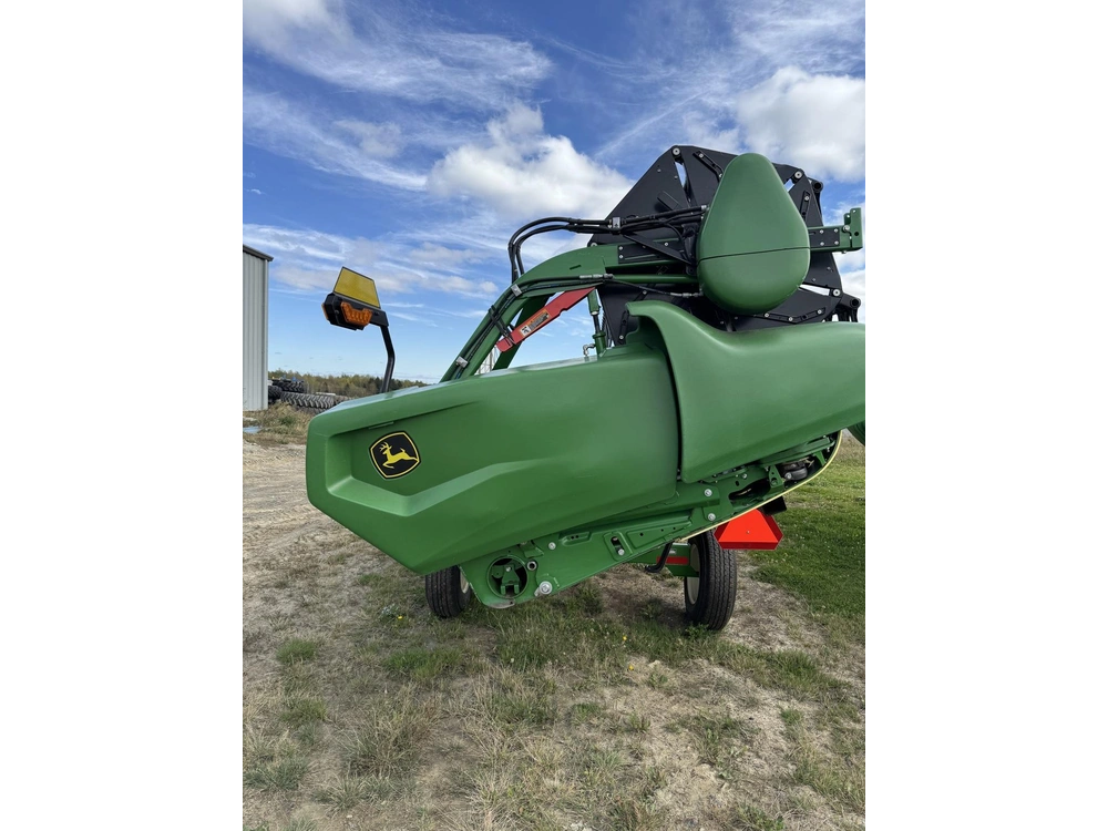 2022 John Deere T670 alt