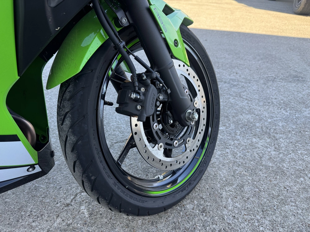2026 Kawasaki Ninja 500 Base alt
