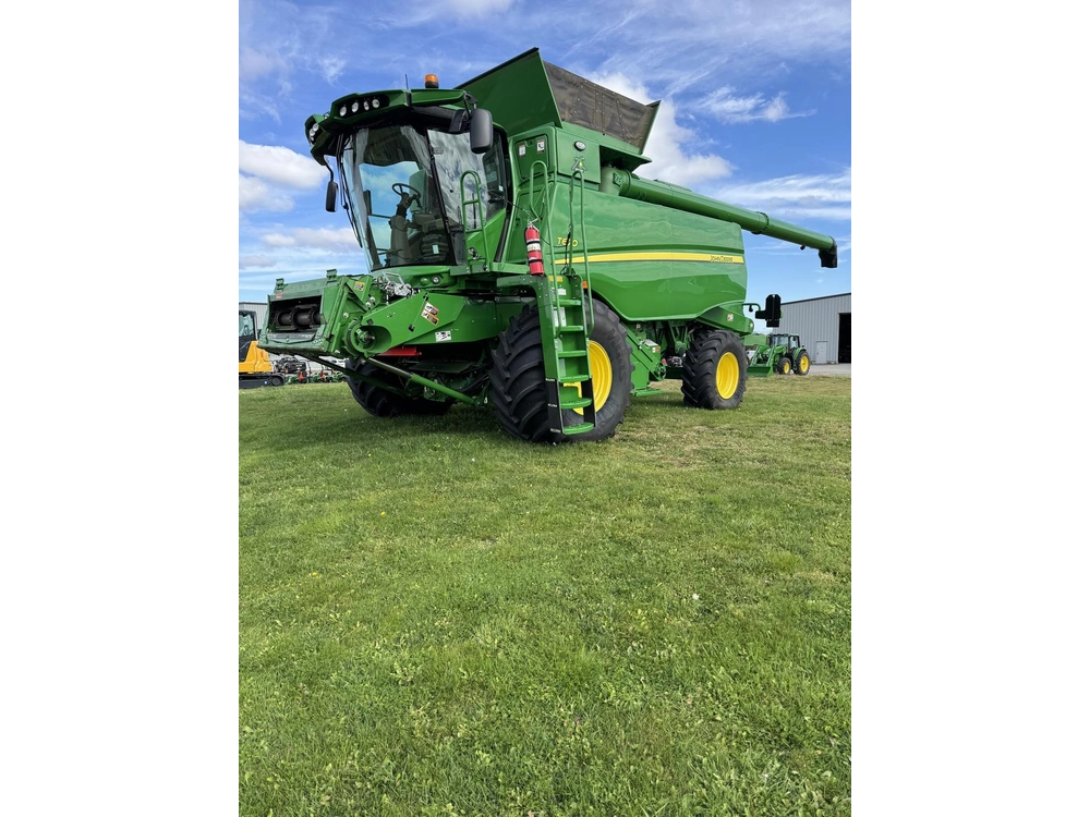 2022 John Deere T670 alt