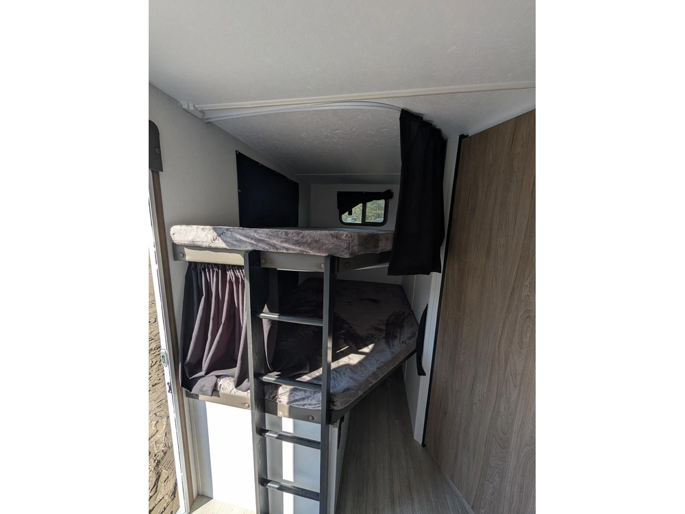 Coachmen Freedom Express Ultra Lite 245rks 2026 alt