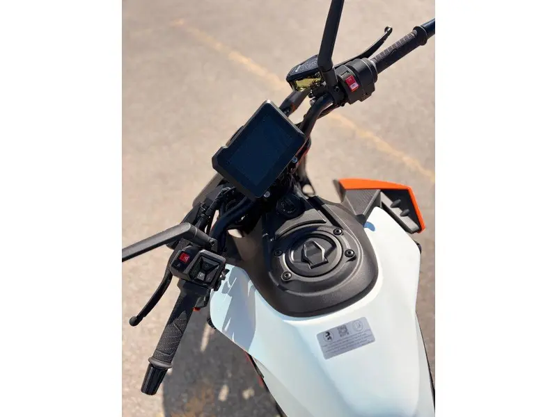 Ktm 990 Duke 2027 alt