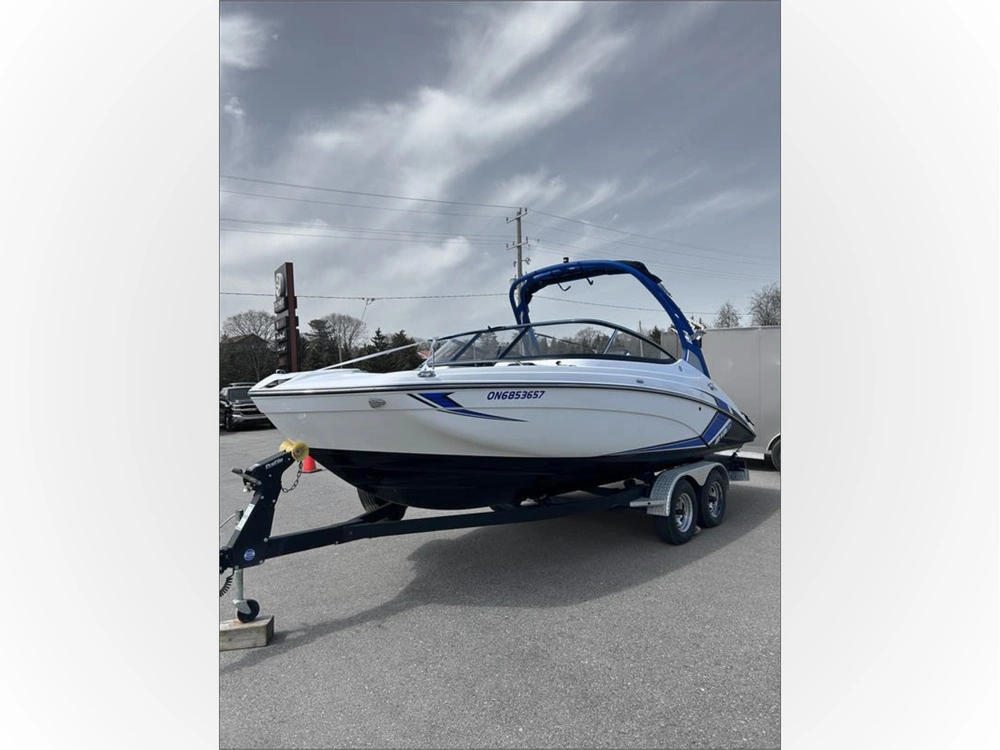 2019 Yamaha 212x alt