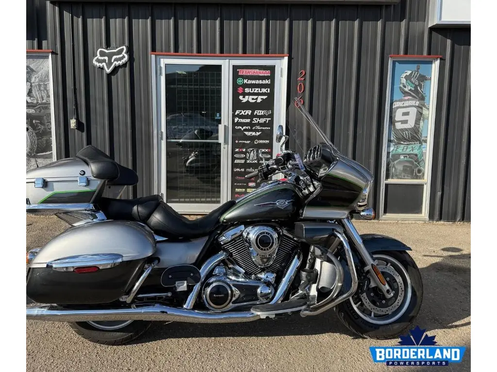 2020 Kawasaki Vulcan® 1700 Voyager® ABS-Metallic Phantom Silver/Metallic Carbon Grey