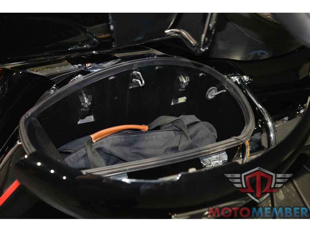 2017 Indian Motorcycle Roadmaster alt