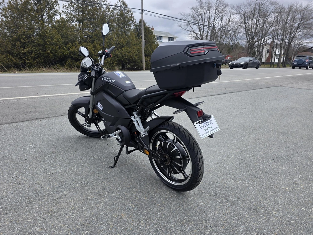 2025 Evoque E-tron alt