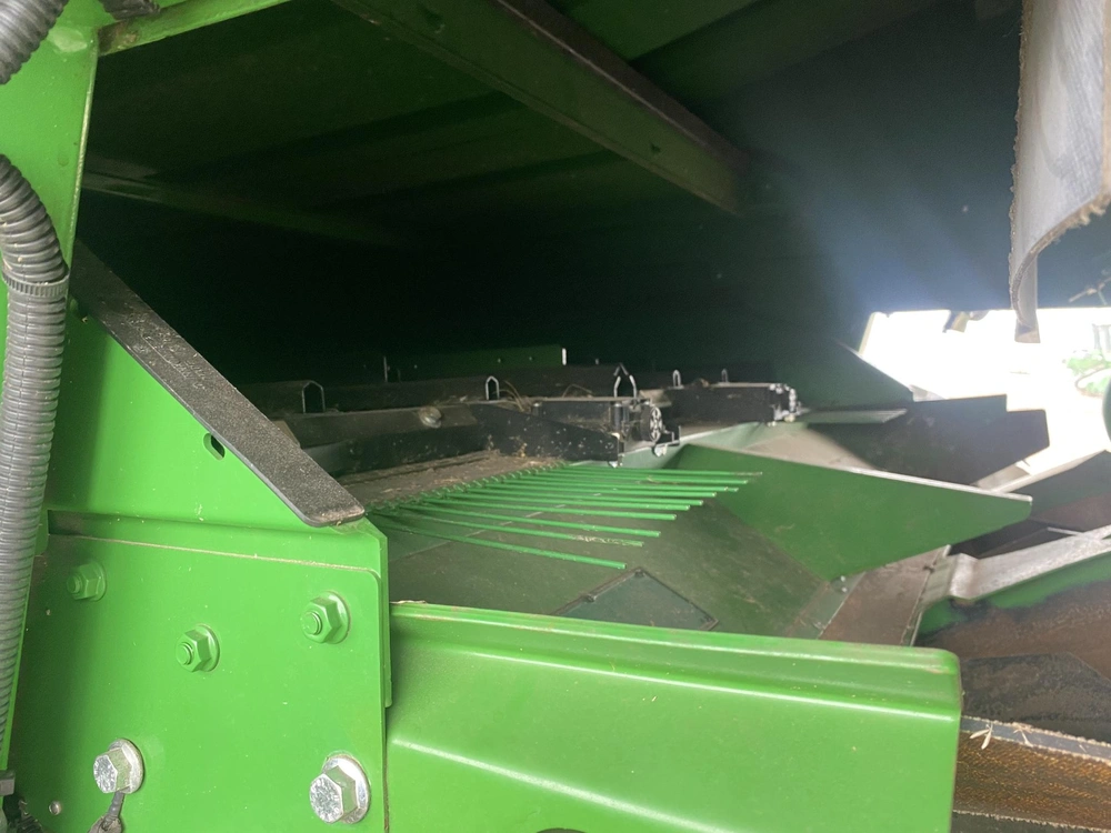 2023 John Deere T670 alt