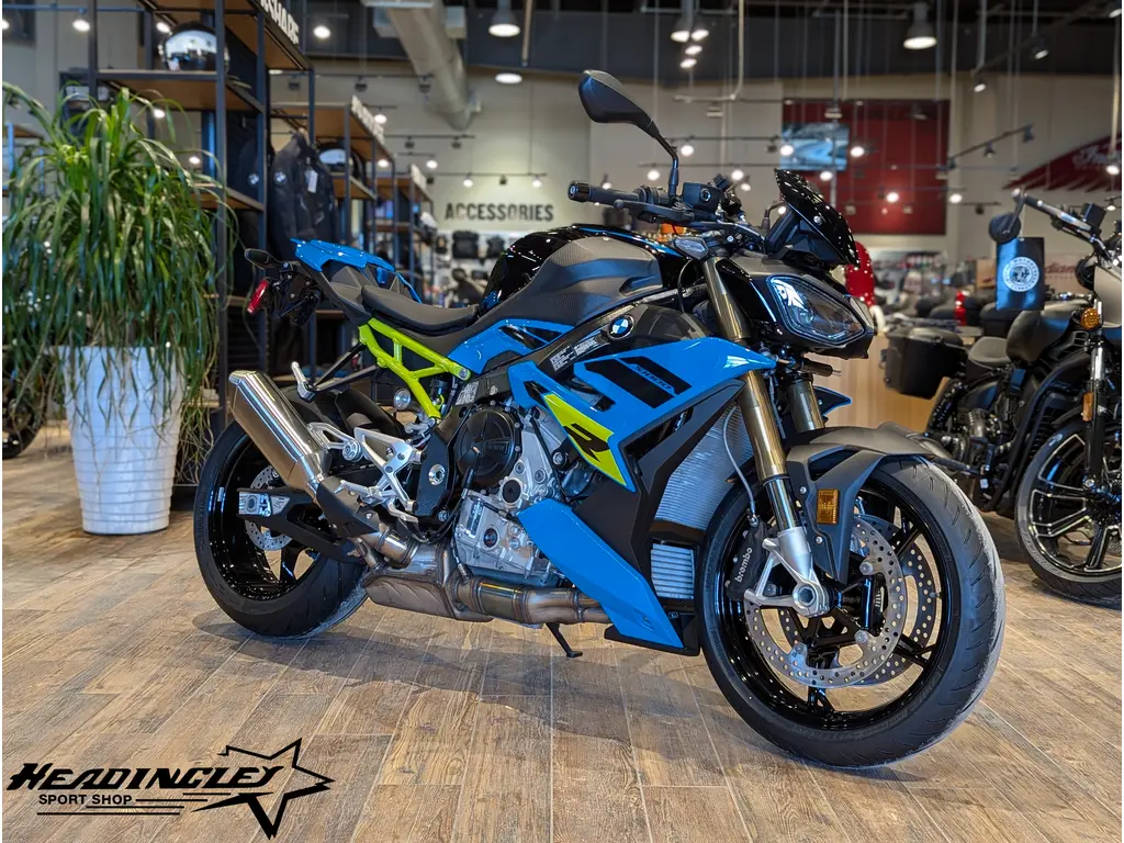 2026 BMW S 1000 R // Bluefire/Mugiallo Yellow 