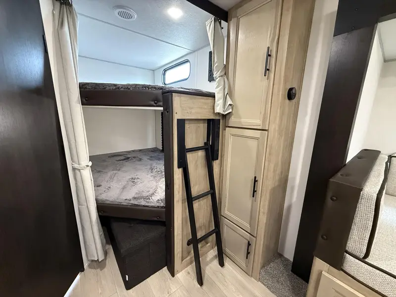 Cherokee 23DBH Grey Wolf 2026