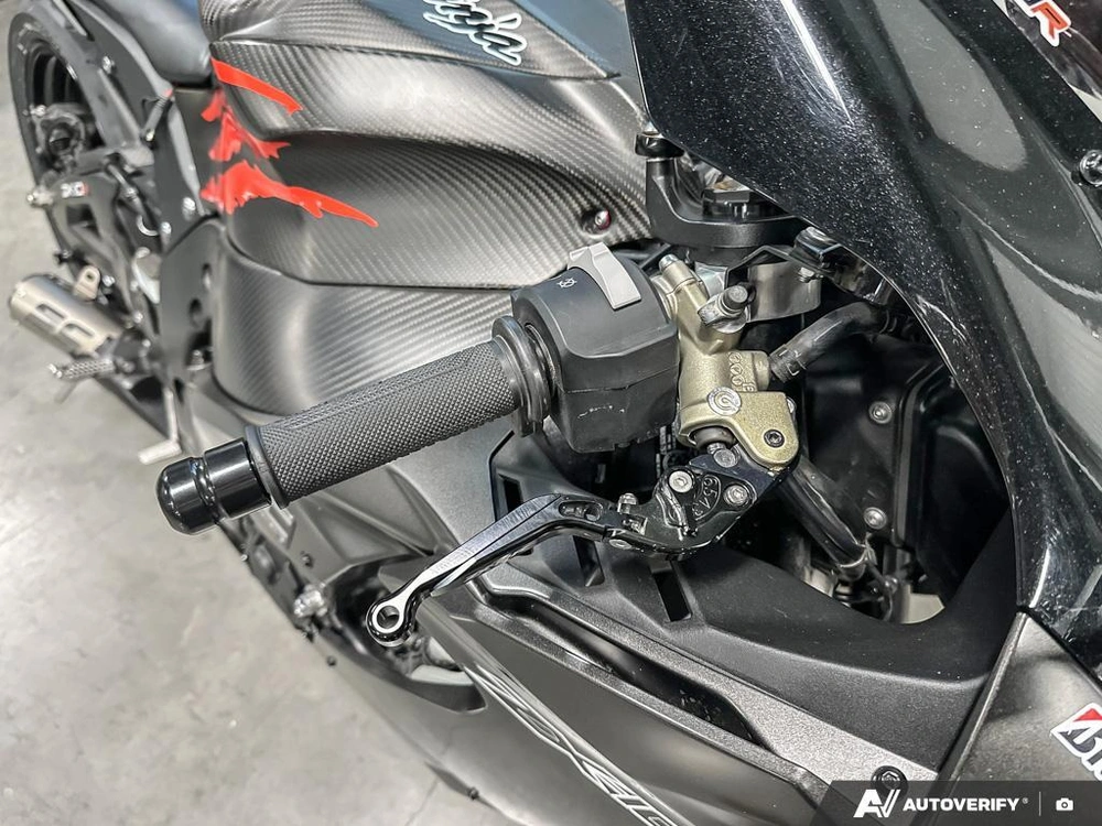 2022 Kawasaki Zx10r alt