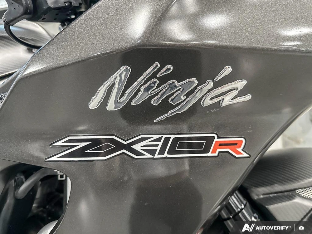 2022 Kawasaki Zx10r alt