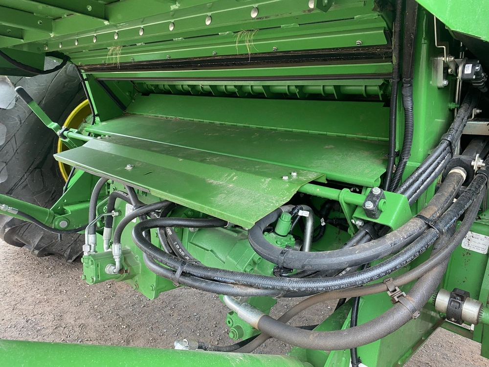 2023 John Deere T670 alt