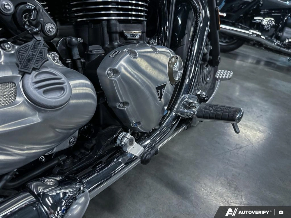 2024 Triumph 1200 Stealth alt