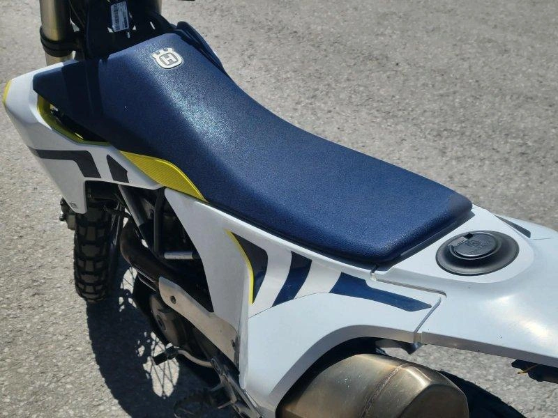 Husqvarna 701 Enduro 2022 alt