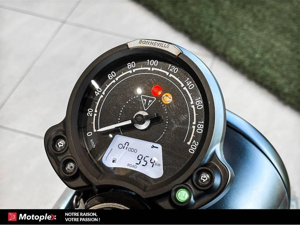 Triumph Street Twin 900 *954 Km* 2022 alt