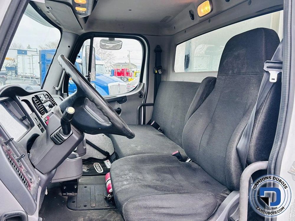 2019 Freightliner M2-106 alt