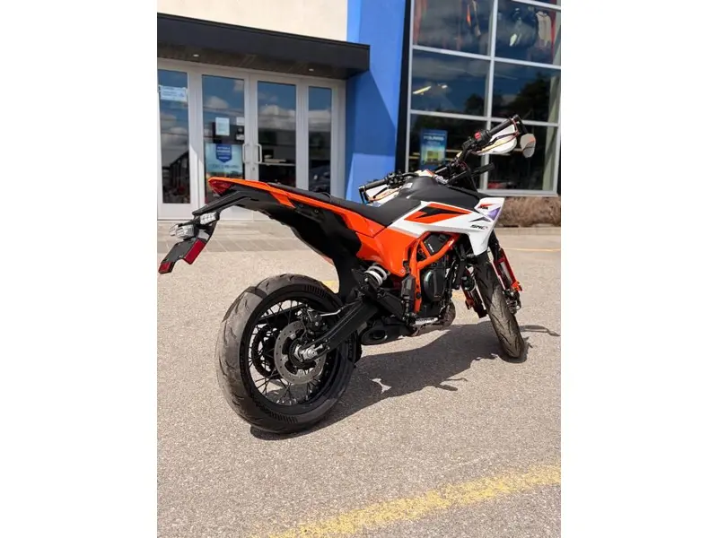 2025 KTM 390 SMC R thumbnail 7