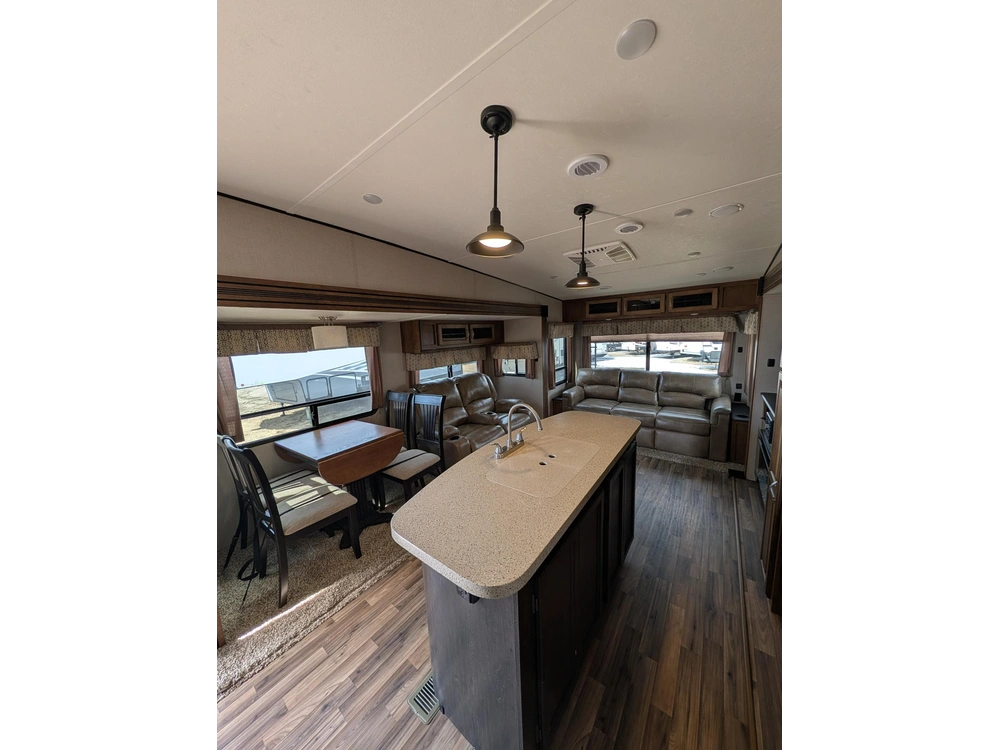 Coachmen Chaparral 30rls 2019 alt