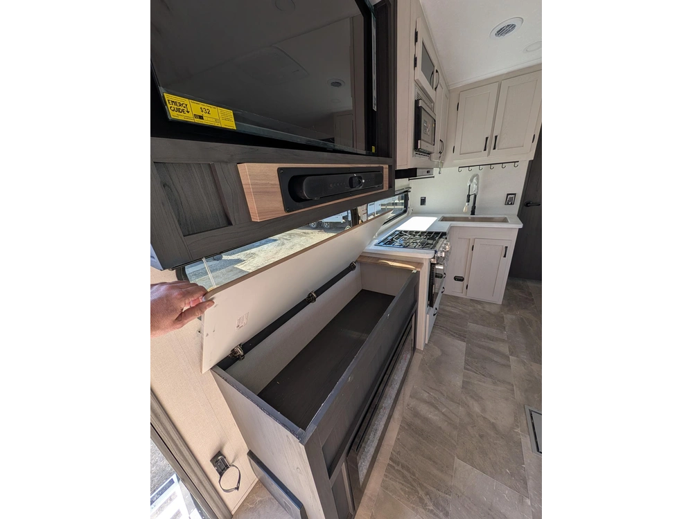 2026 Coachmen Chaparral 274bh alt