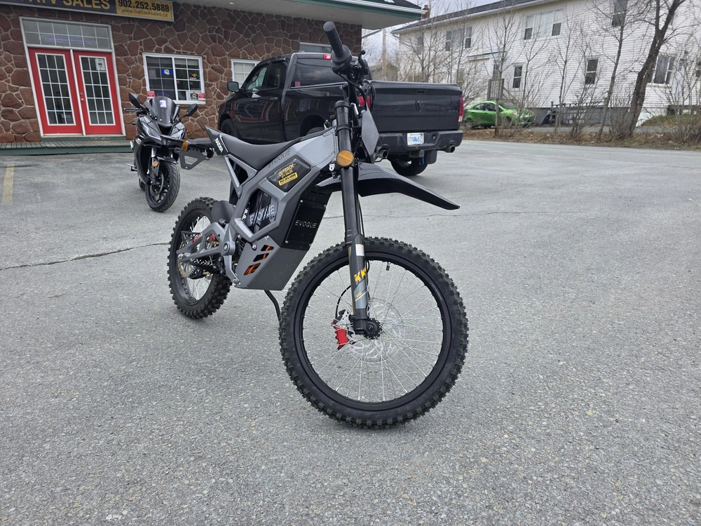 2025 Evoque Raider alt