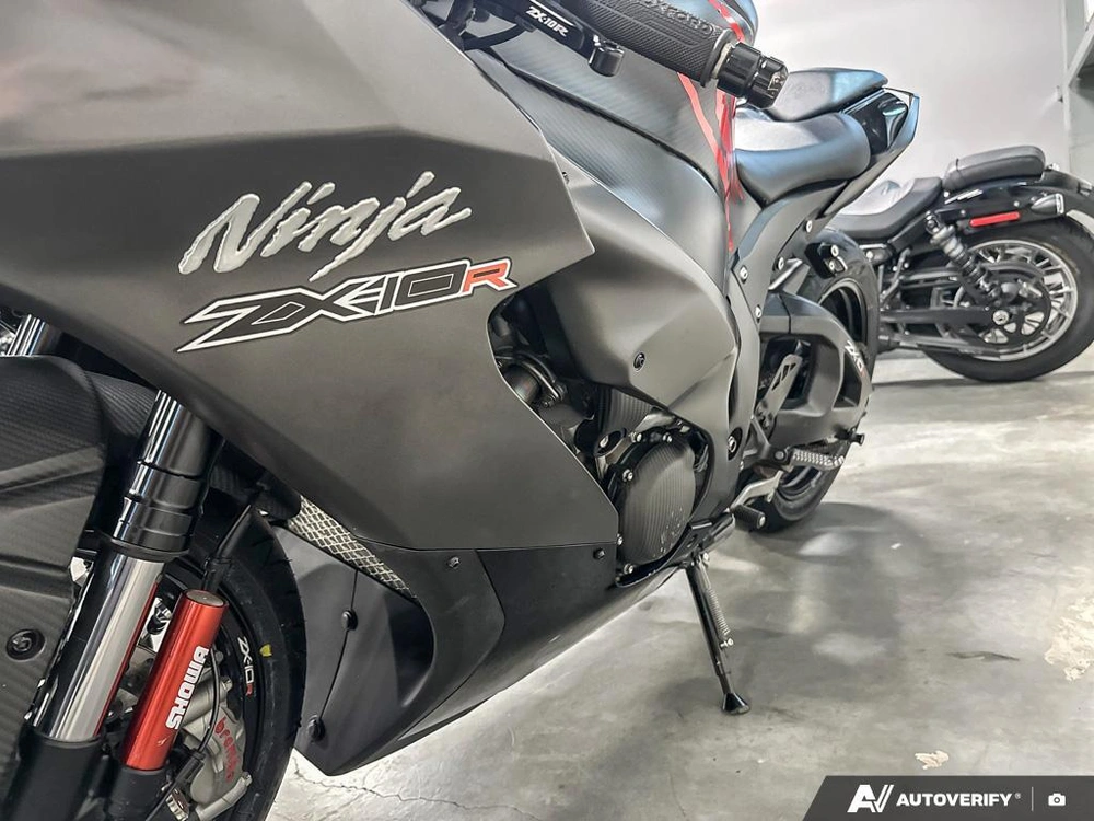 2022 Kawasaki Zx10r alt