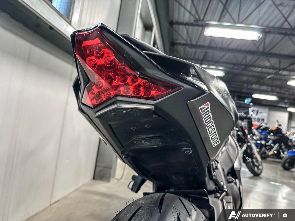 2022 Kawasaki Zx10r alt