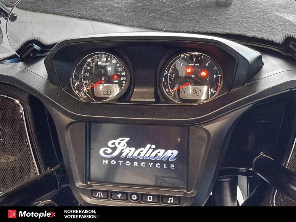 2021 Indian Motorcycle Challenger Limited alt