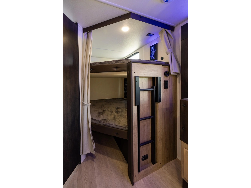 Cherokee 26dbh Grey Wolf 2026 alt