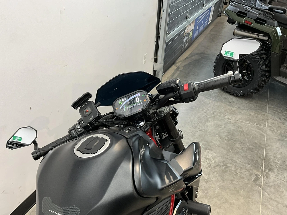 2021 Kawasaki Z900 alt