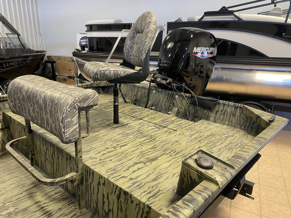 2026 Lund Boat Co 1870 Predator, 105 Jet alt