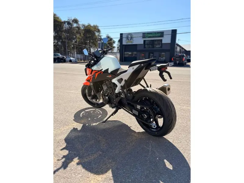 Ktm 990 Duke 2027 alt