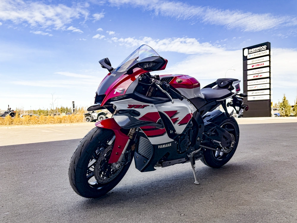 2026 Yamaha R1 alt