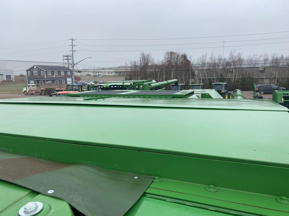 2023 John Deere T670 alt