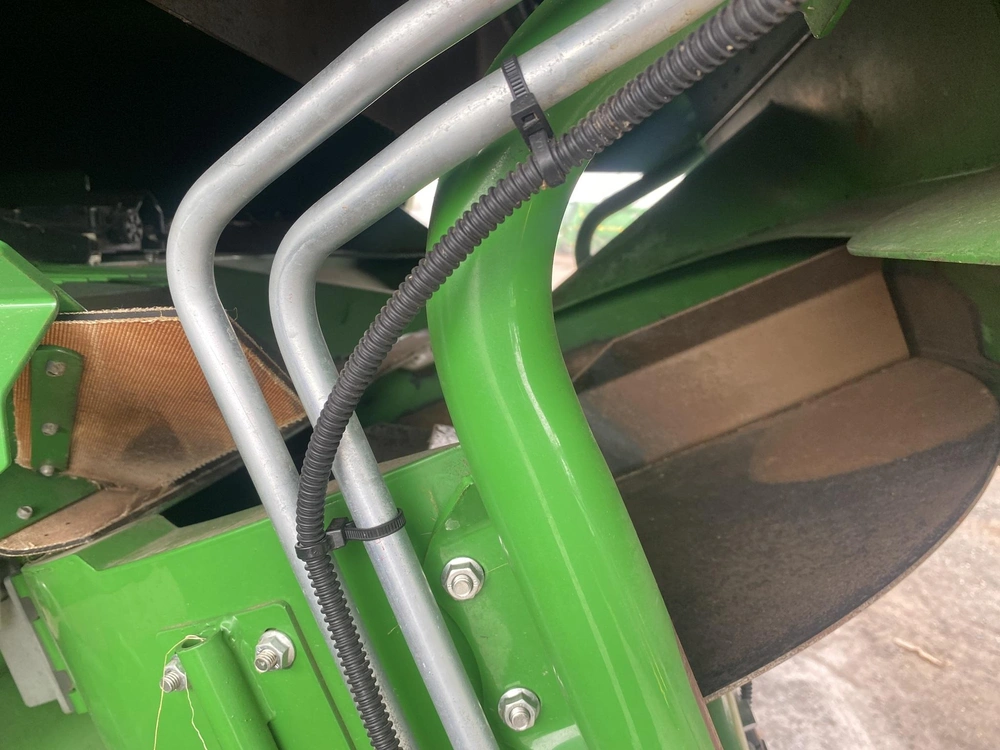 2023 John Deere T670 alt