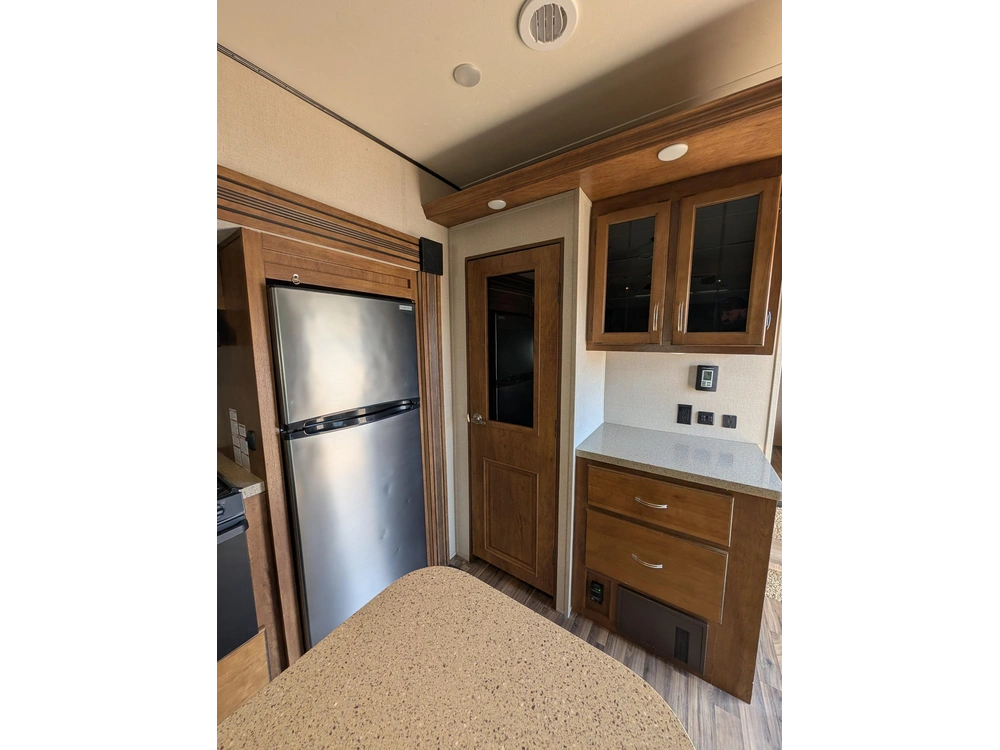 Coachmen Chaparral 30rls 2019 alt