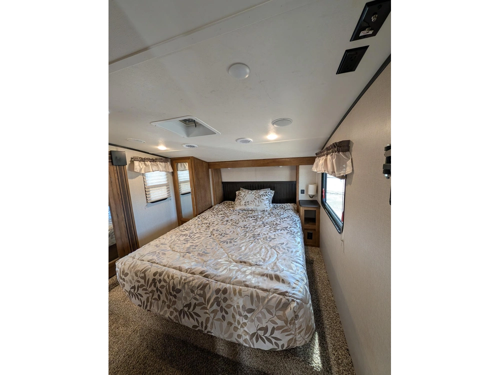 Coachmen Chaparral 30rls 2019 alt