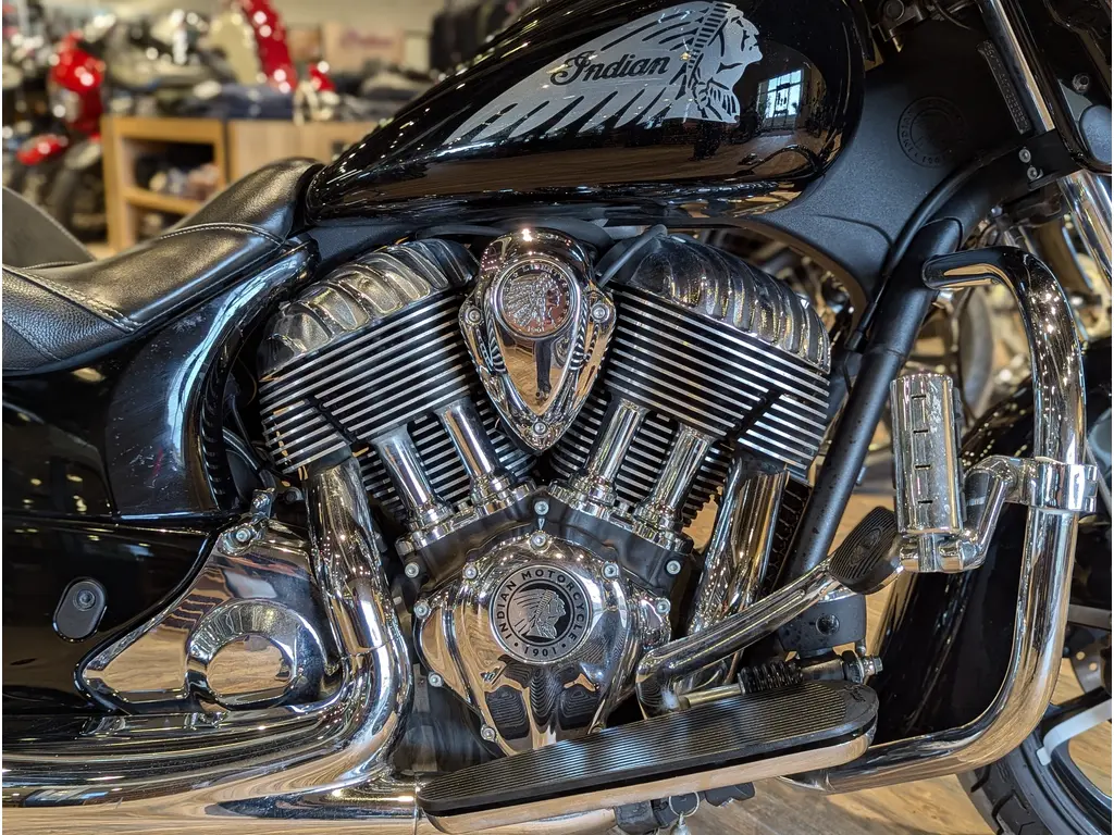 Used 2017 Indian Motorcycle Chieftain Limited // Thunder Black