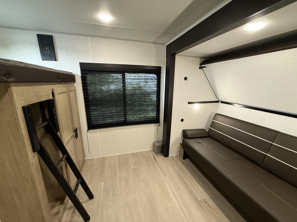 Cherokee 304sr Wolf Den 2026 alt