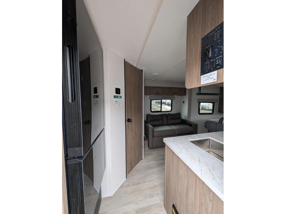 Coachmen Freedom Express 192rbs-320 2026 alt