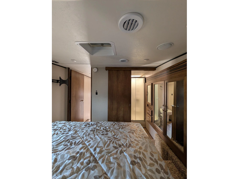 Coachmen Chaparral 30rls 2019 alt