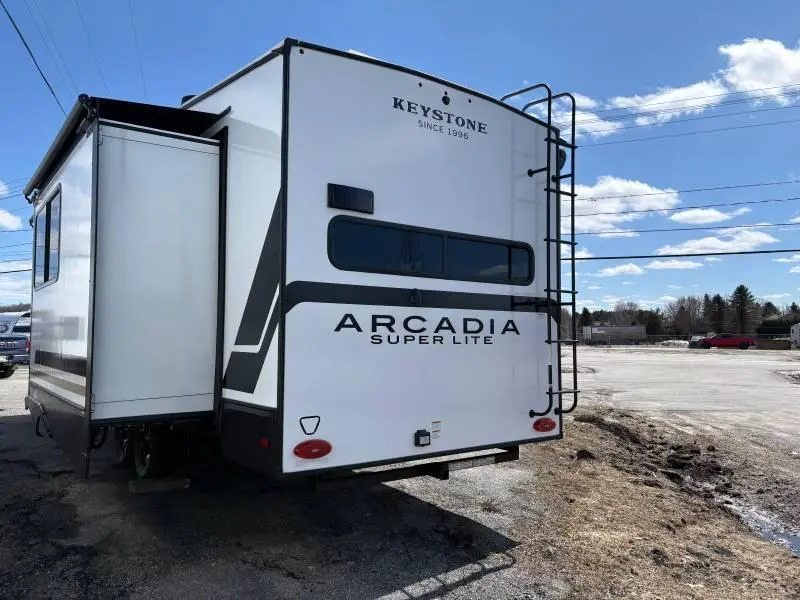 2026 Arcadia 242 SLMD
